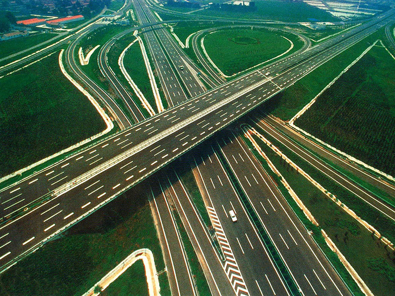 建成后的高速互通立交桥